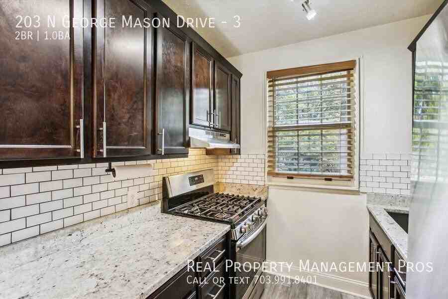 203 N George Mason Dr #3 - Photo 2 of 37