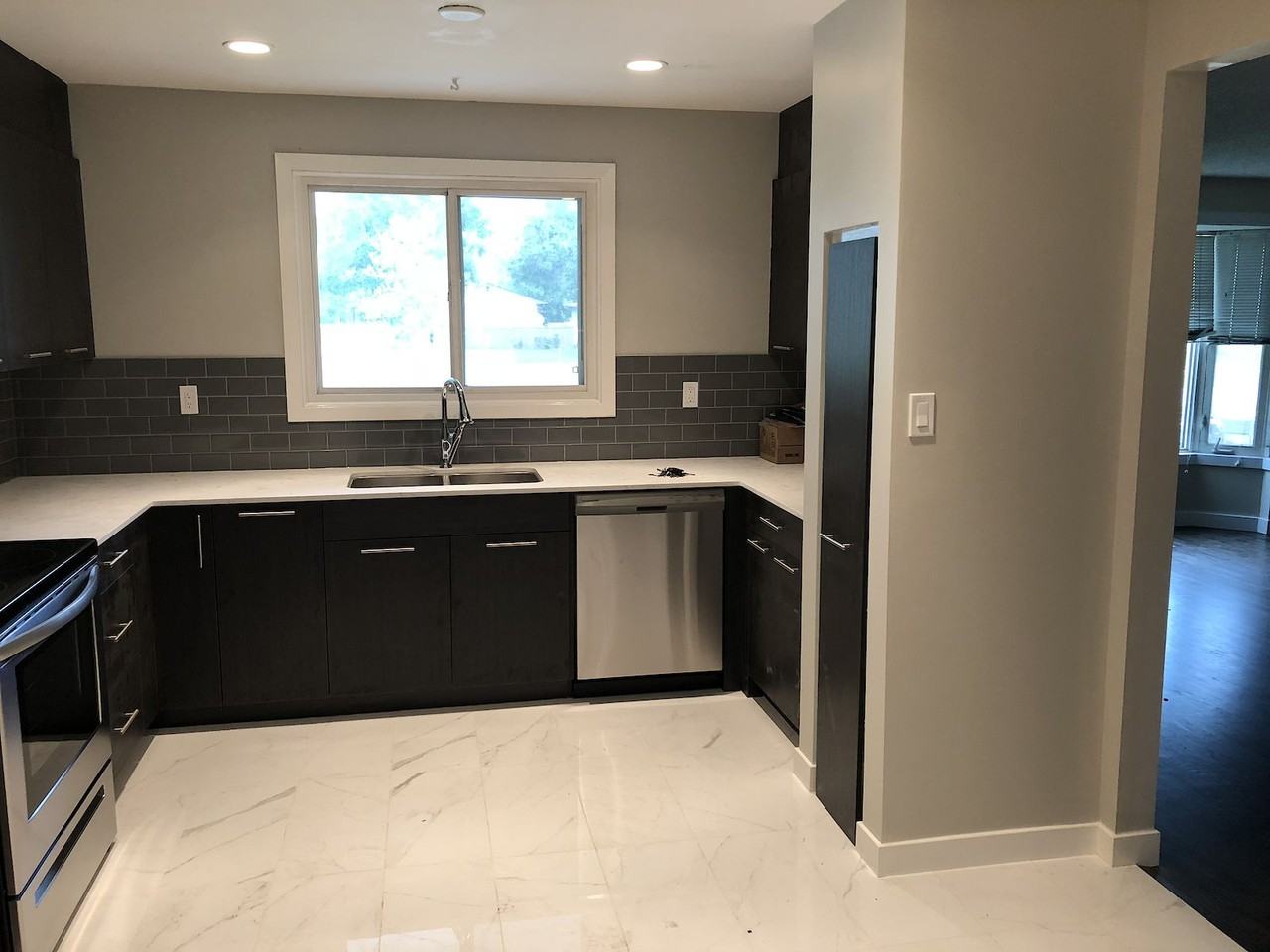111 Dovercliffe Way Se - Photo 5 of 11