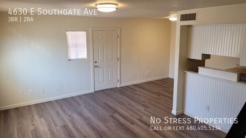 4630 E Southgate Ave - Photo 3 of 19