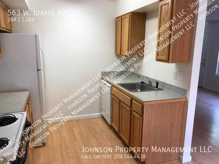 563 W Idaho Ave - Photo 4 of 15