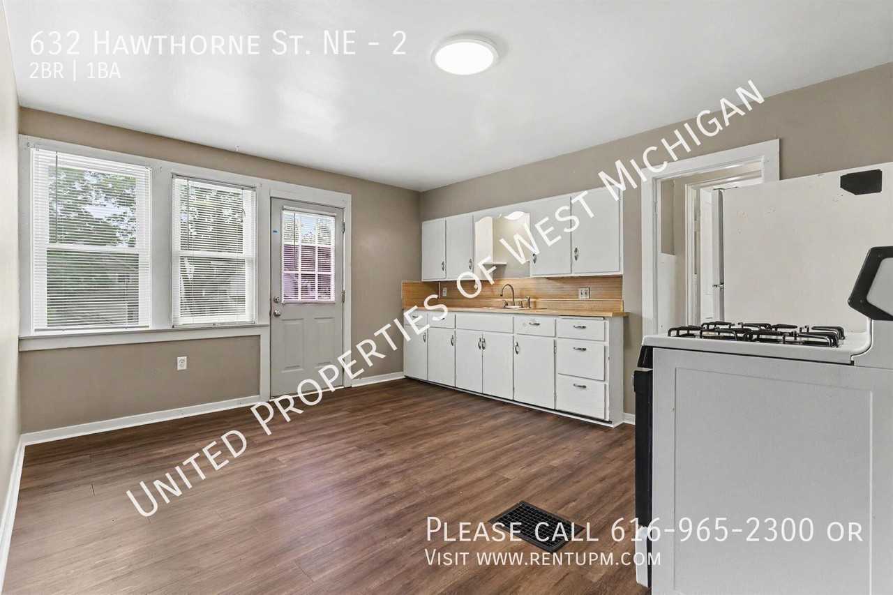 632 Hawthorne St Ne #2 - Photo 2 of 17
