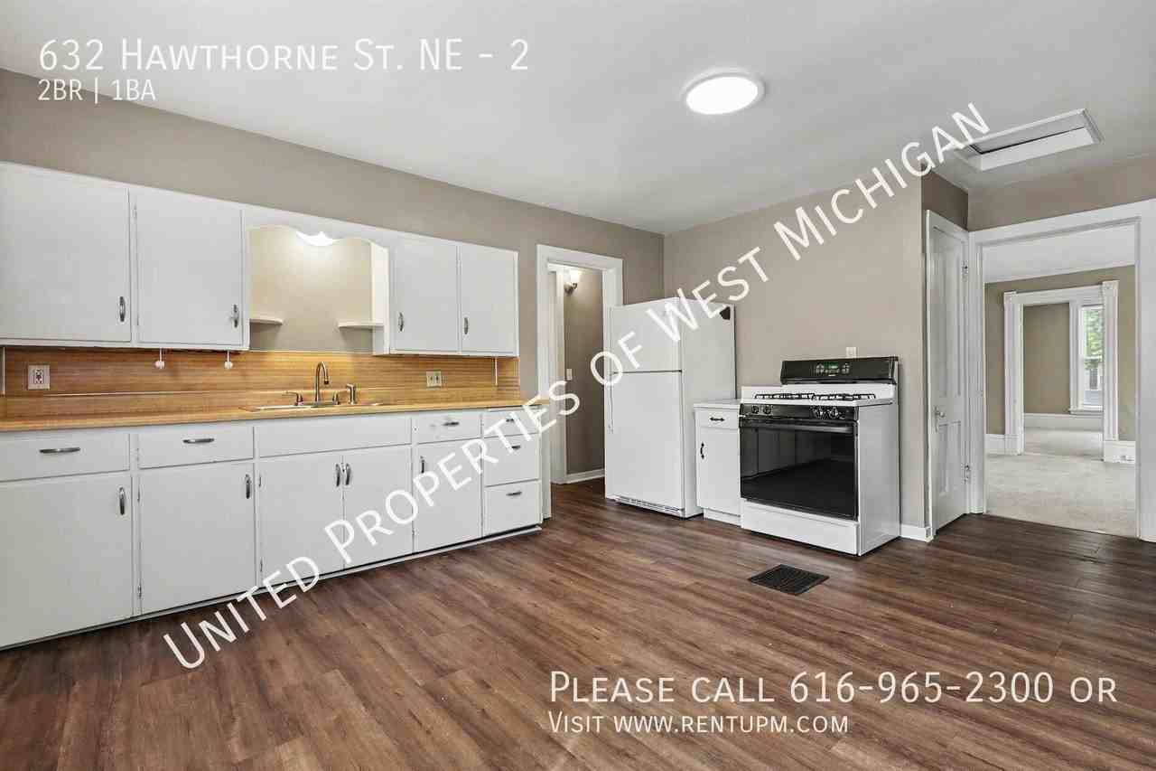 632 Hawthorne St Ne #2 - Photo 4 of 17