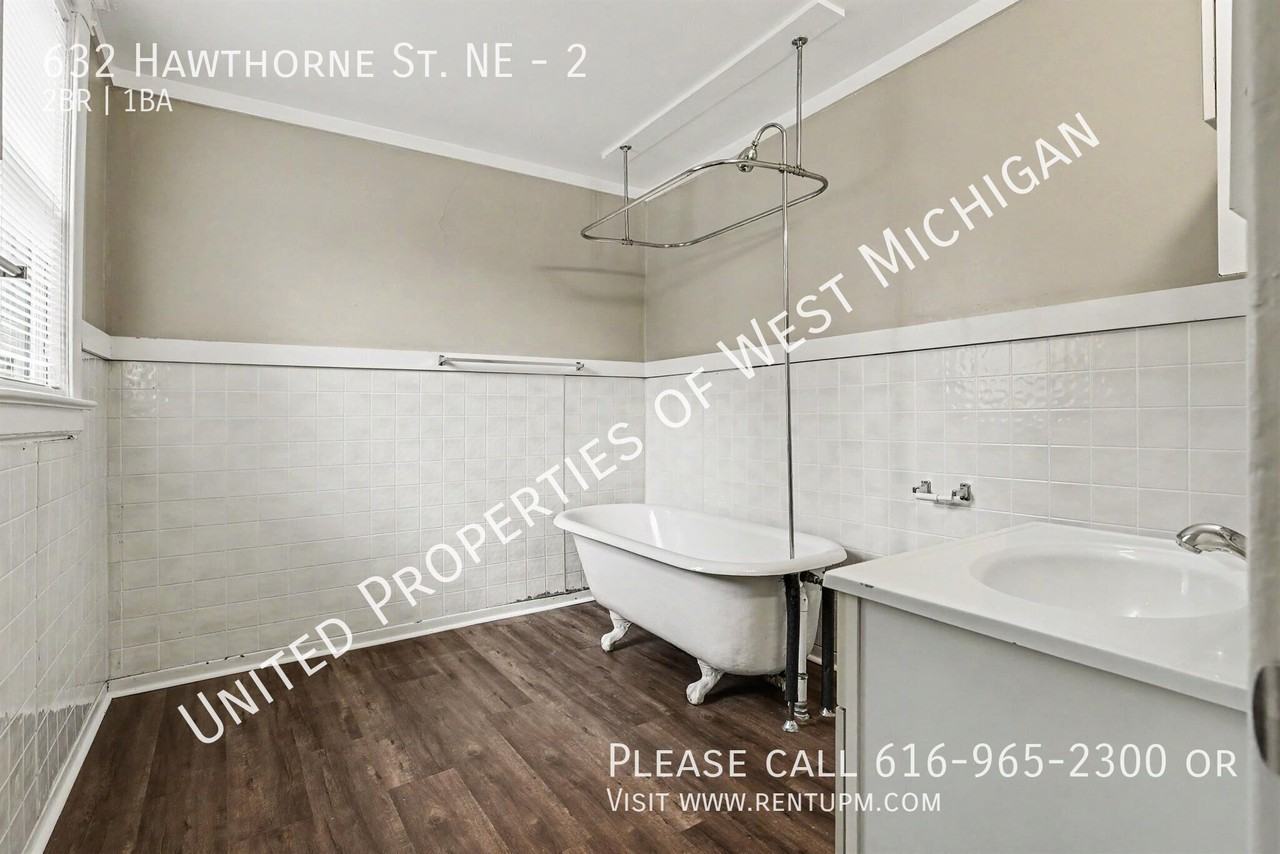 632 Hawthorne St Ne #2 - Photo 6 of 17