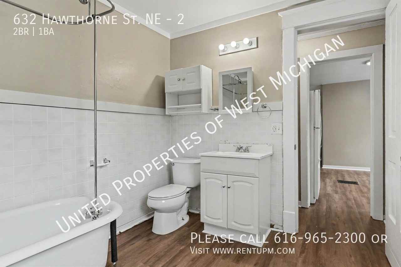 632 Hawthorne St Ne #2 - Photo 7 of 17
