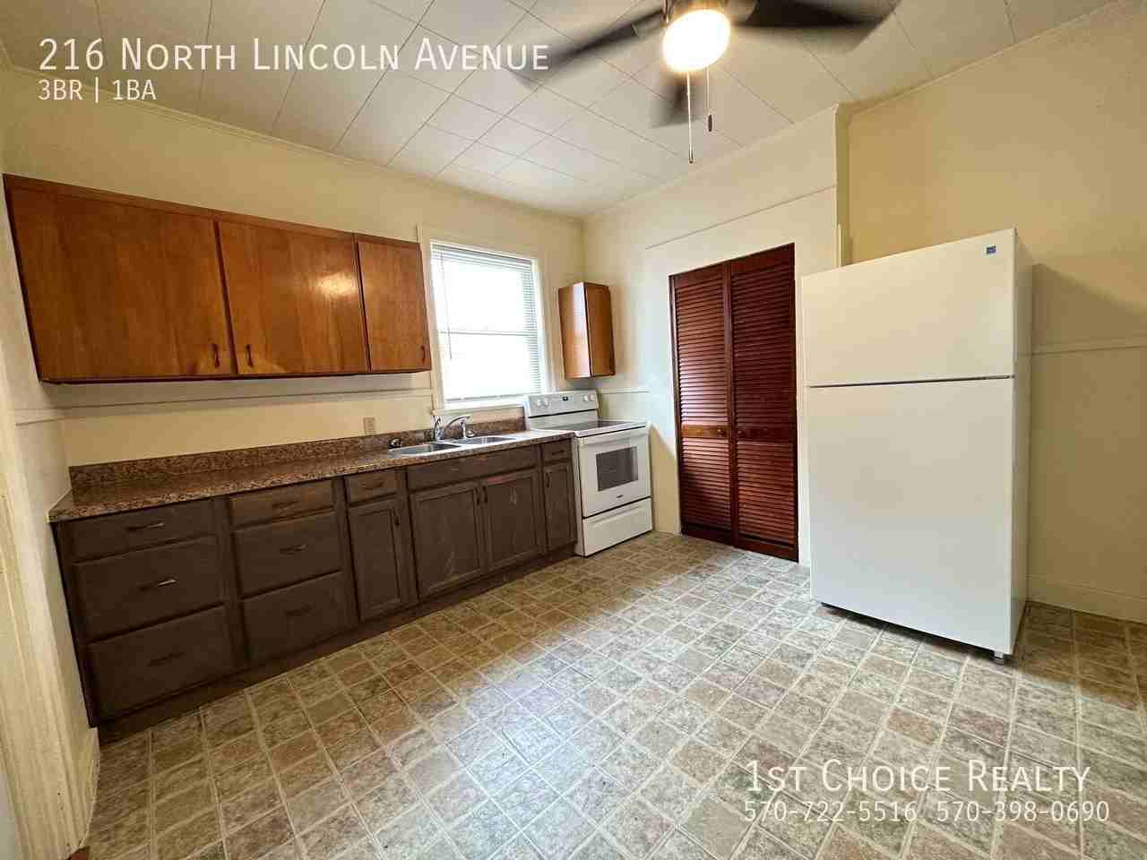 216 N Lincoln Ave - Photo 2 of 12