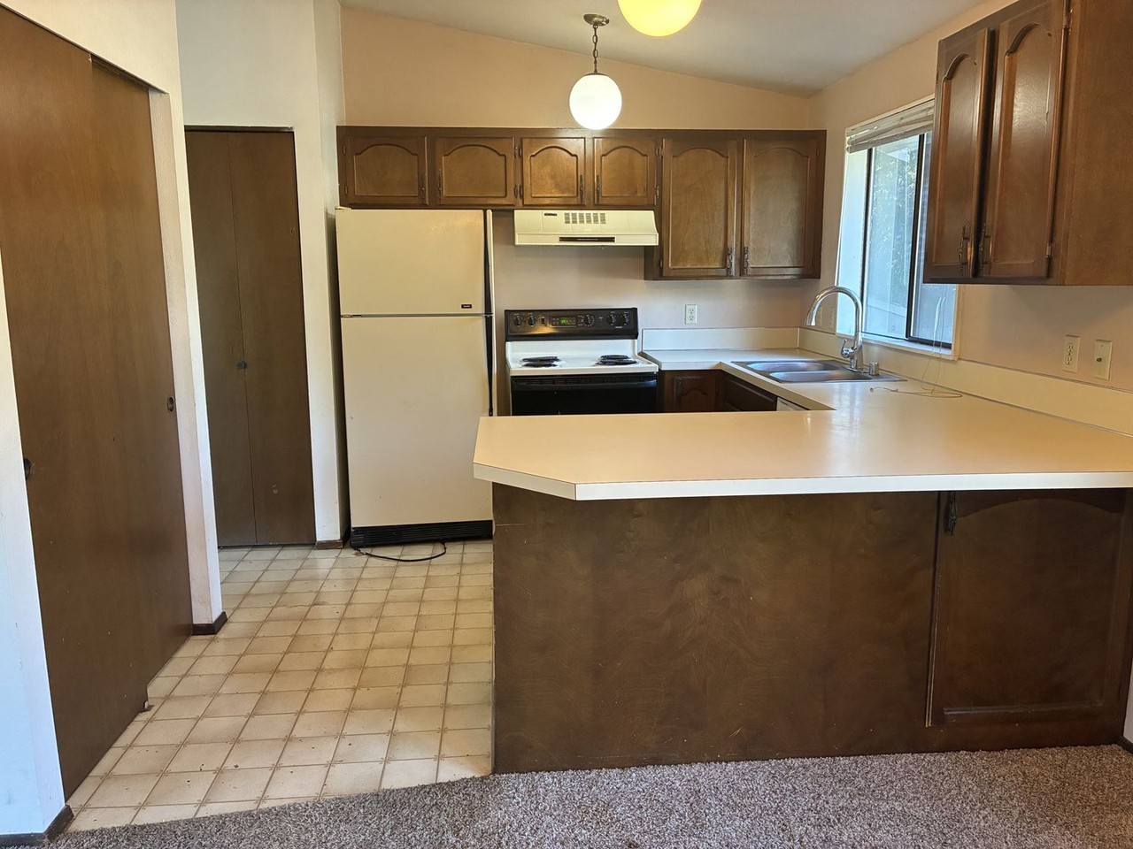 1335 Sommerset Ct - Photo 3 of 27