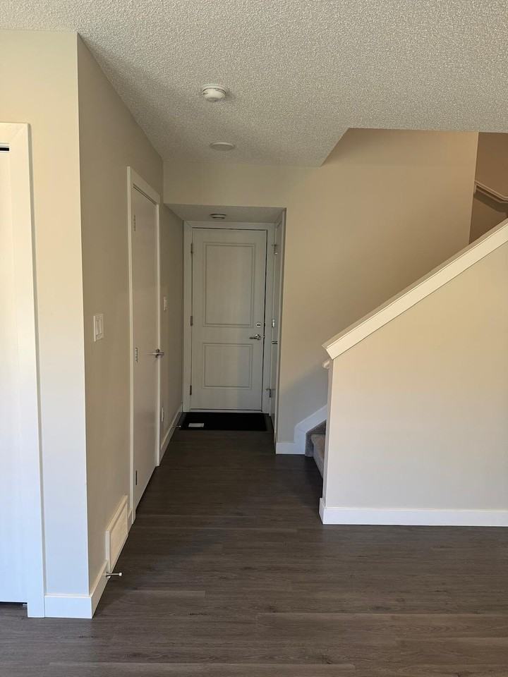 1051 - 1051 Graydon Hill Boulevard Southwest - Photo 3 of 26
