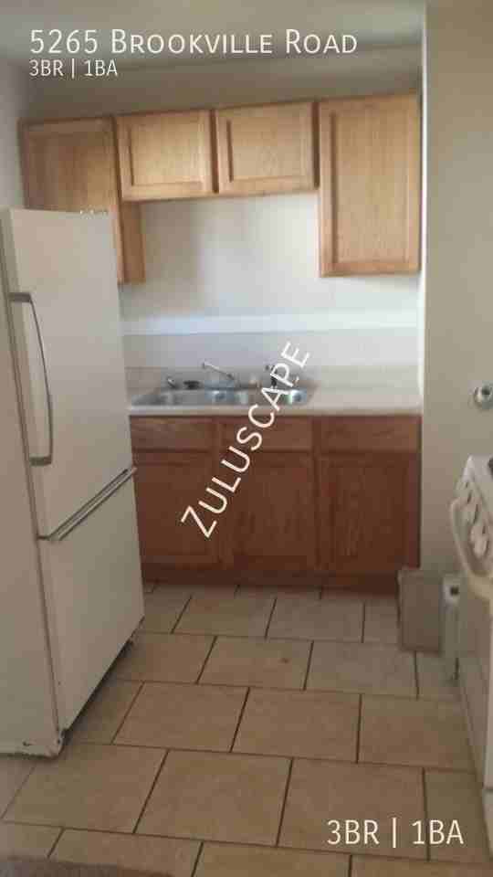 5265 Brookville Rd - Photo 3 of 6