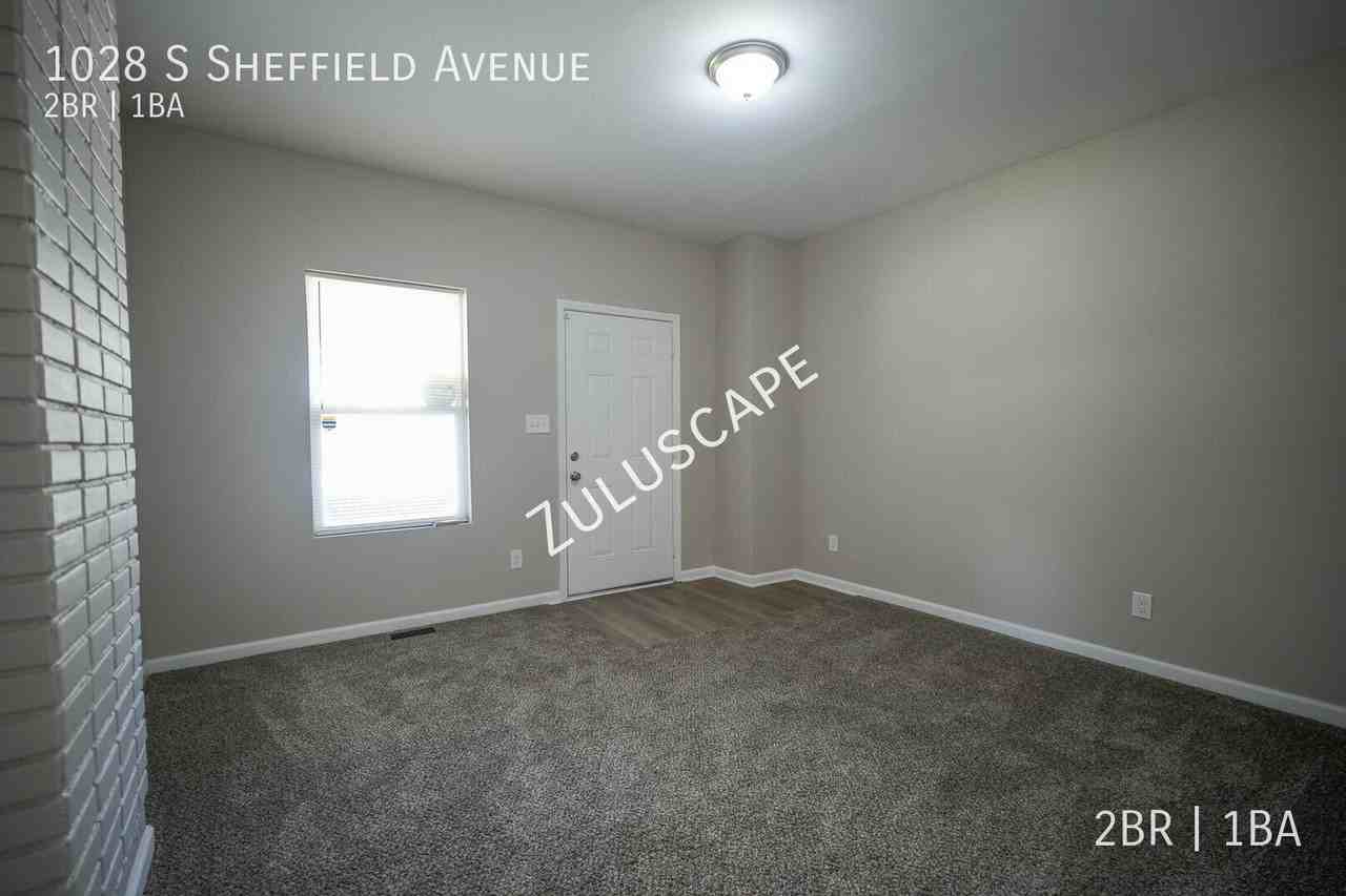 1028 S Sheffield Ave - Photo 3 of 18
