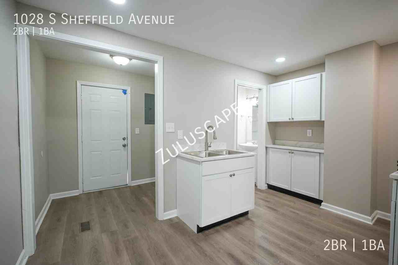1028 S Sheffield Ave - Photo 7 of 18