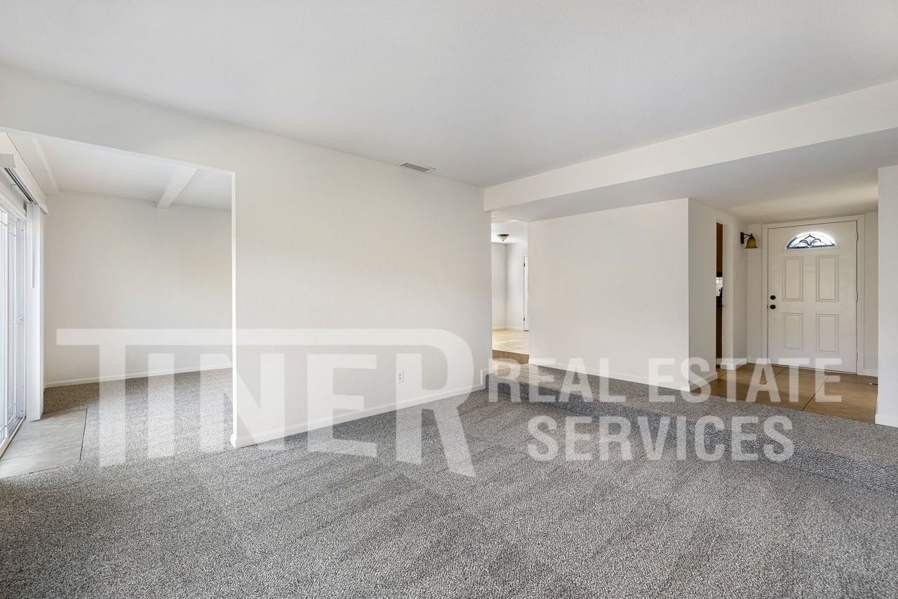 2800 Sarina Ct - Photo 7 of 24