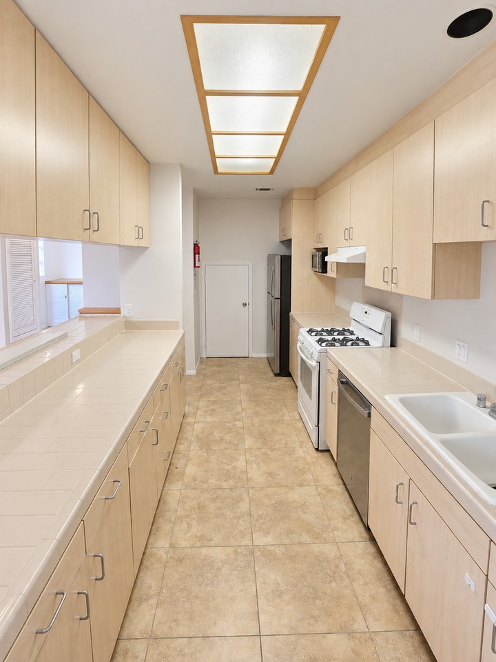 1874 Oliver Ave - Photo 5 of 21