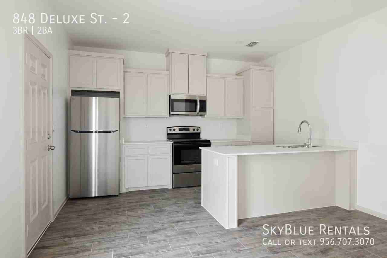 848 Deluxe St #2 - Photo 5 of 15