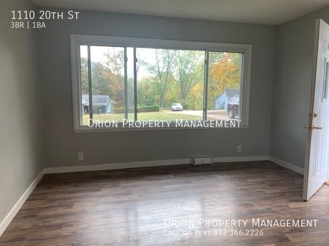 1110 W 20th St - Photo 2 of 9