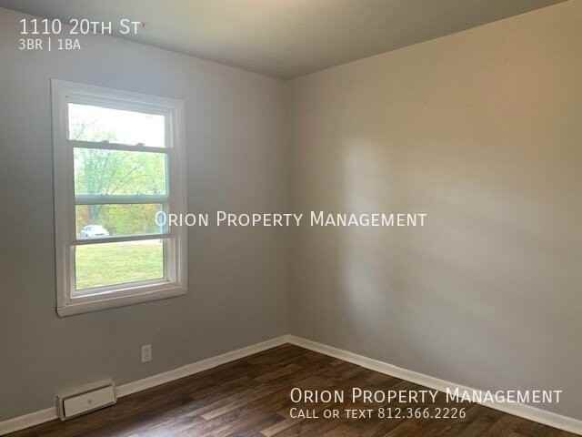 1110 W 20th St - Photo 3 of 9