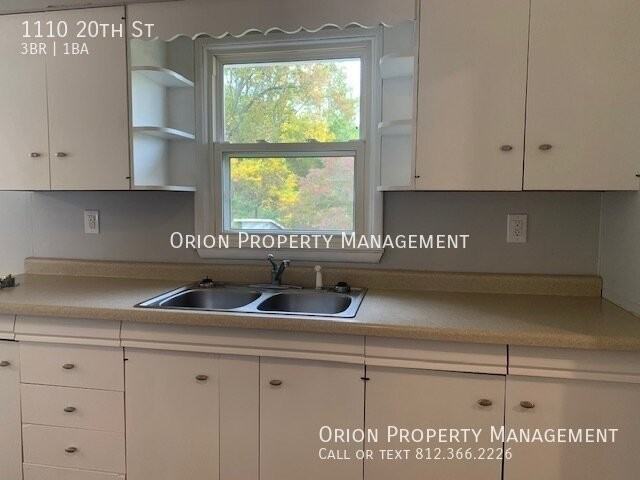 1110 W 20th St - Photo 6 of 9