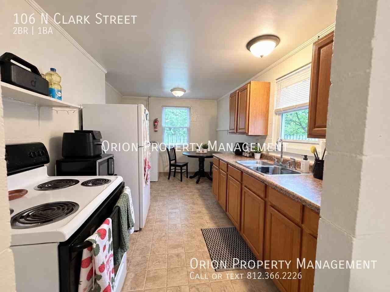 106 N Clark St - Photo 4 of 8