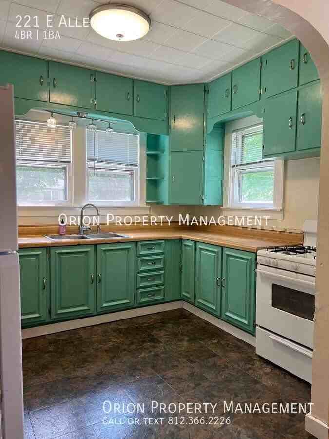 221 E Allen St - Photo 6 of 6