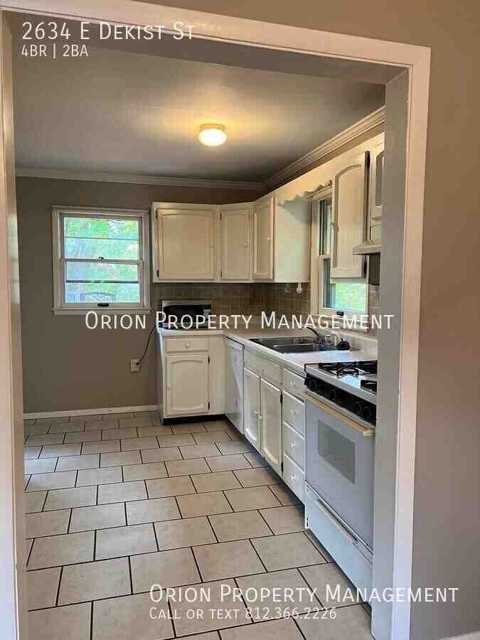 2634 E Dekist St - Photo 4 of 25