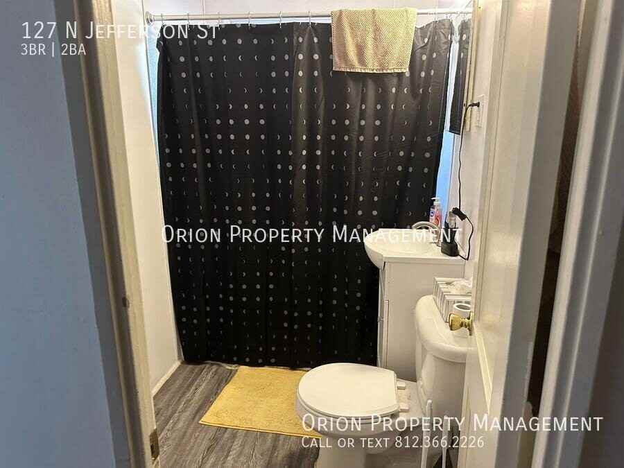 127 N Jefferson St - Photo 3 of 11