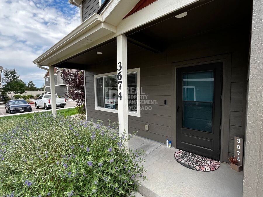 3674 Ronald Reagan Ave - Photo 2 of 26