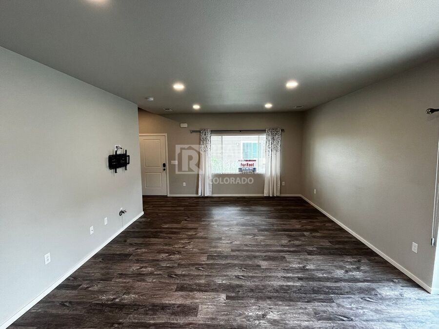 3674 Ronald Reagan Ave - Photo 3 of 26