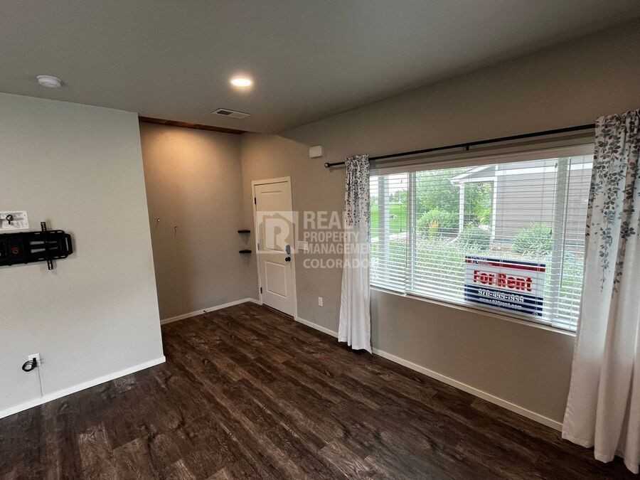 3674 Ronald Reagan Ave - Photo 4 of 26