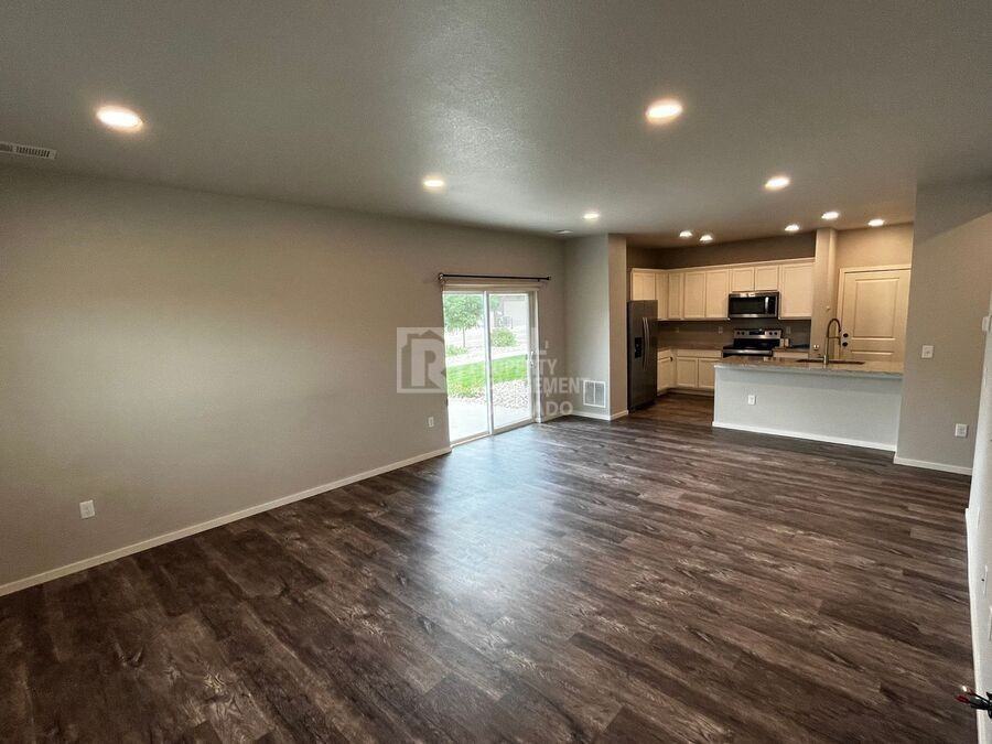 3674 Ronald Reagan Ave - Photo 5 of 26
