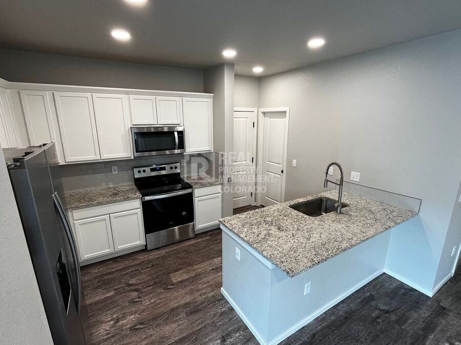 3674 Ronald Reagan Ave - Photo 6 of 26