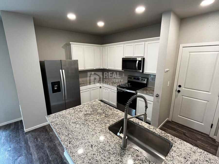 3674 Ronald Reagan Ave - Photo 7 of 26