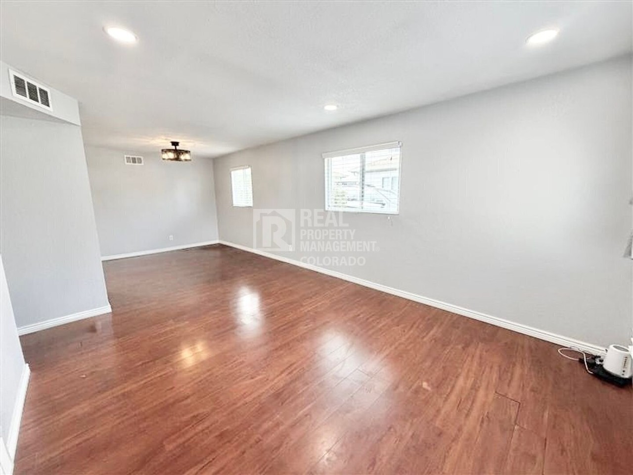1037 Wheeling St - Photo 3 of 15