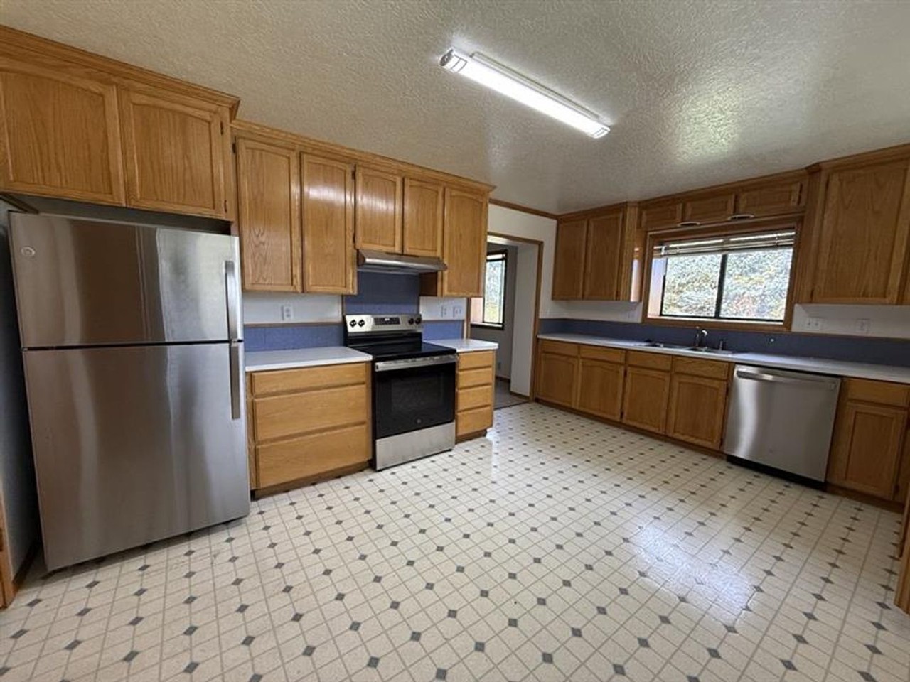 412 Church St - Photo 3 of 16