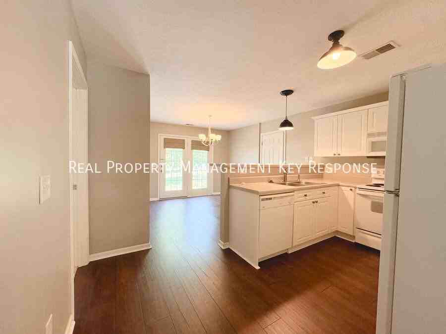 1036 Chesire Way - Photo 5 of 30
