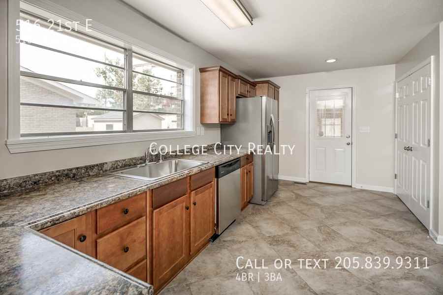 516 21st St E - Photo 4 of 12