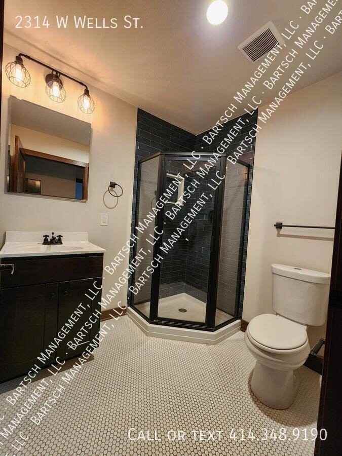 2314 W Wells St - Photo 5 of 8