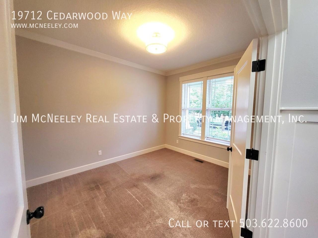 19712 Cedarwood Way - Photo 4 of 28