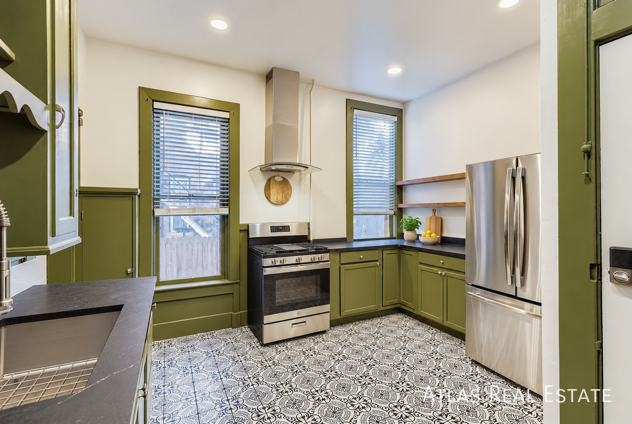 854 N Clarkson St #A - Photo 4 of 10