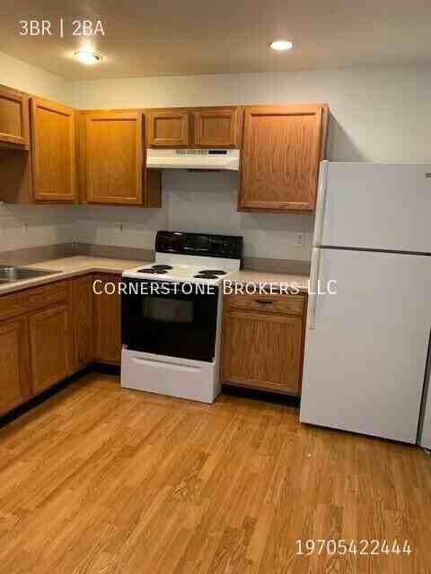 712 Daniels St - Photo 2 of 8