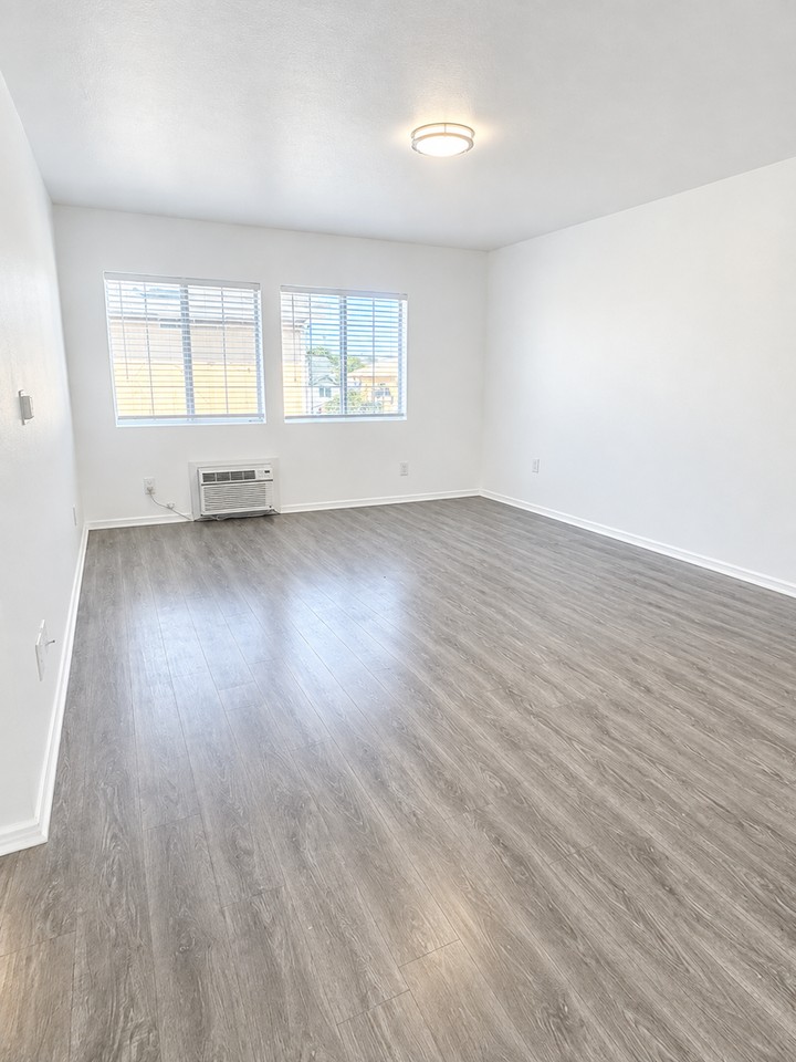 7230 Tujunga Ave - Photo 2 of 12