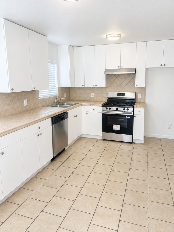 7230 Tujunga Ave - Photo 5 of 12