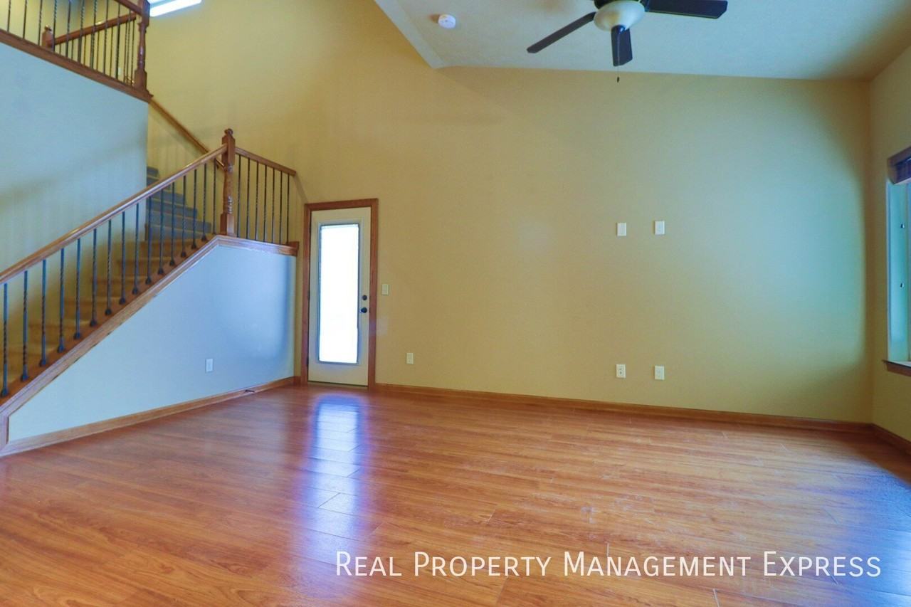 4319 W Shipton St - Photo 3 of 24
