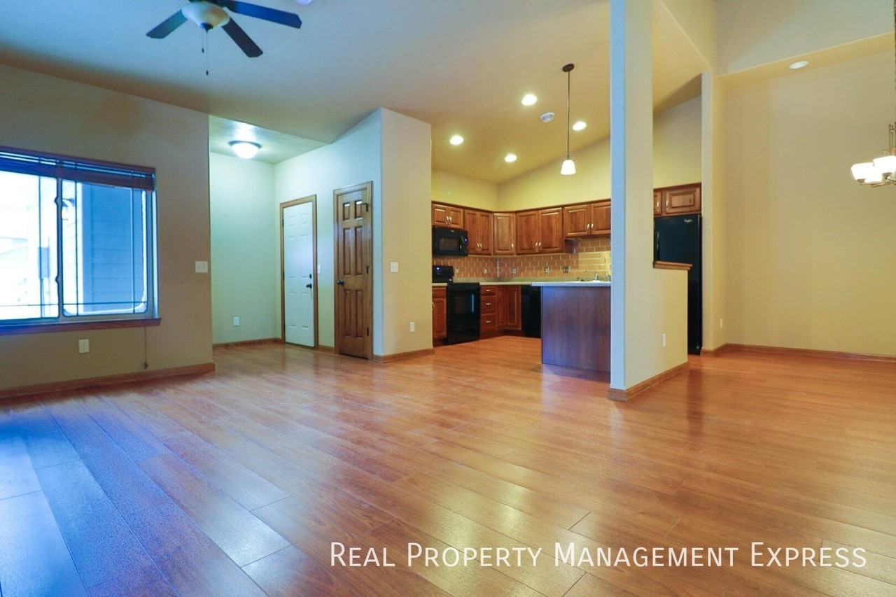 4319 W Shipton St - Photo 4 of 24