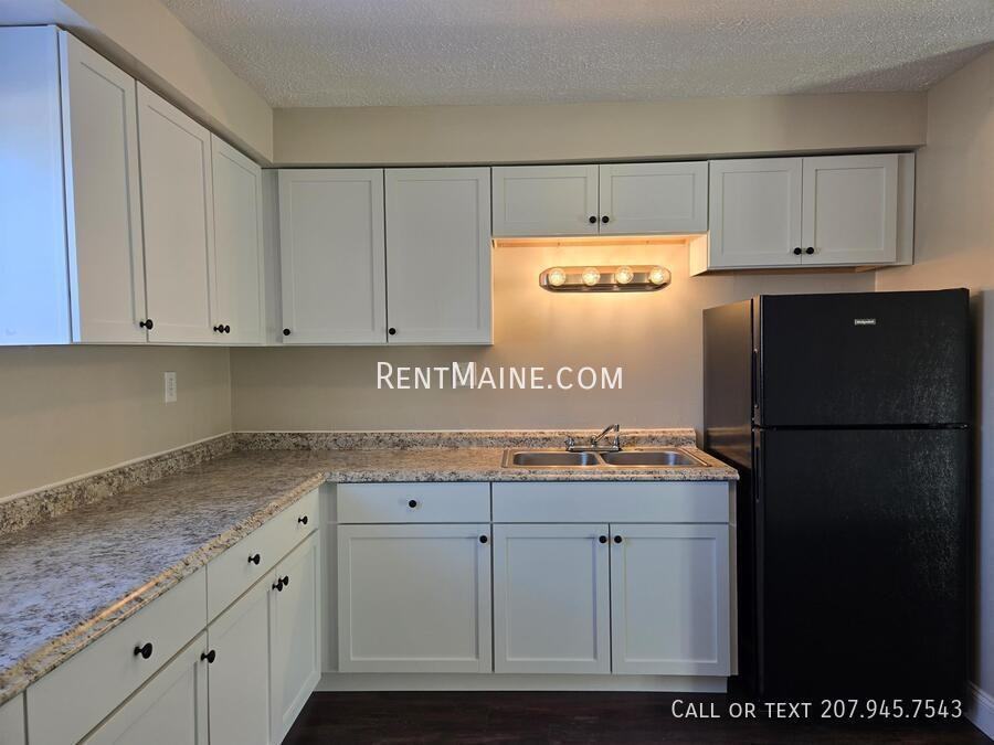 8 Hillside Ln #6 - Photo 4 of 25