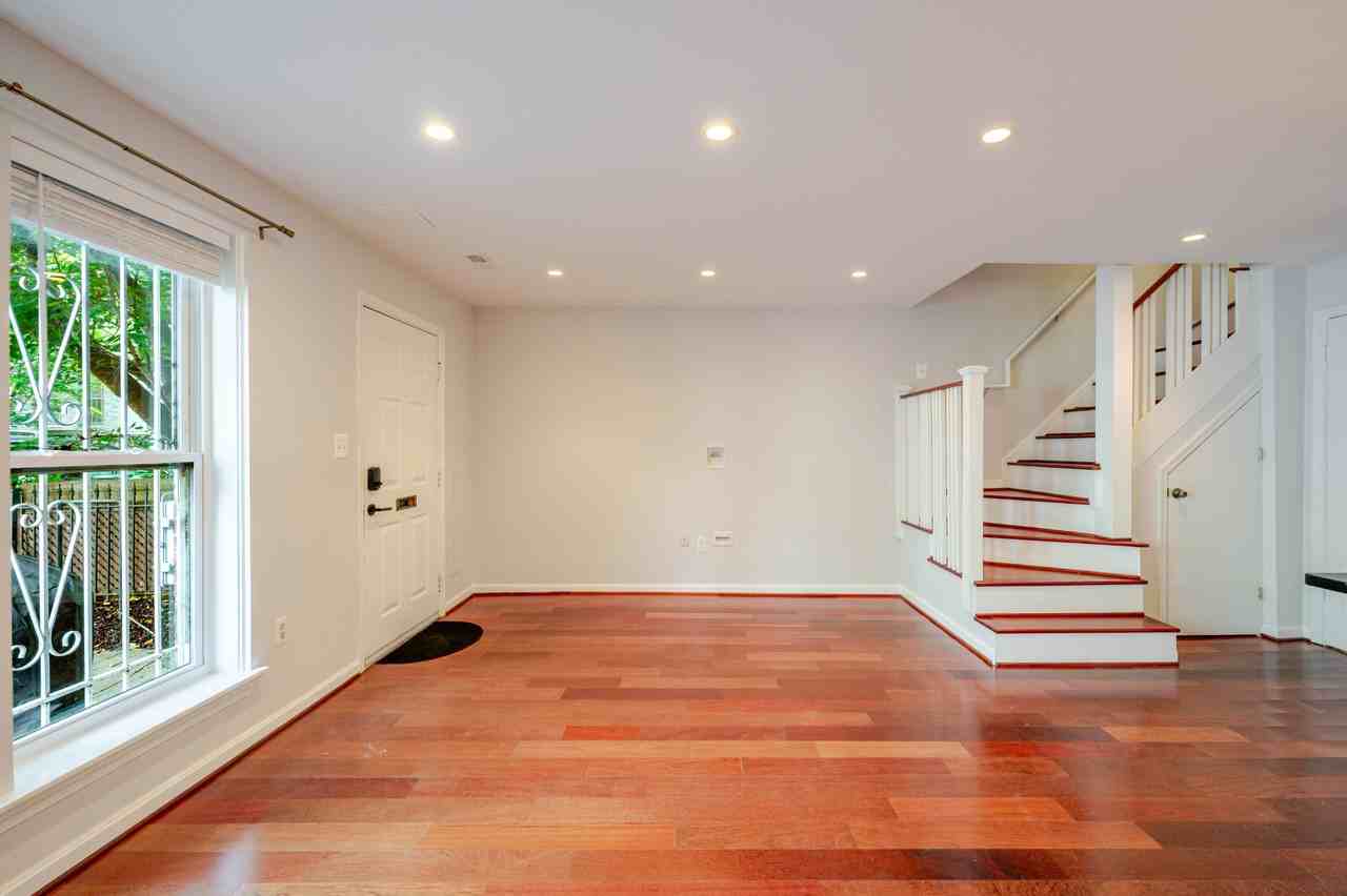1111 Harvard St Nw #R - Photo 4 of 29