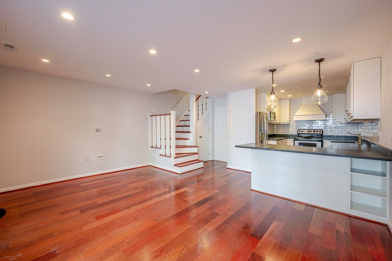 1111 Harvard St Nw #R - Photo 5 of 29