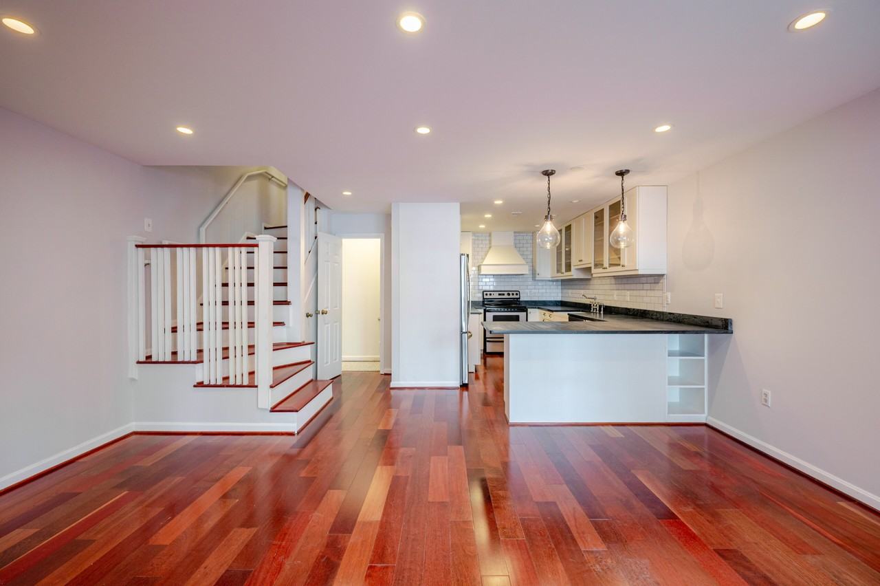 1111 Harvard St Nw #R - Photo 6 of 29