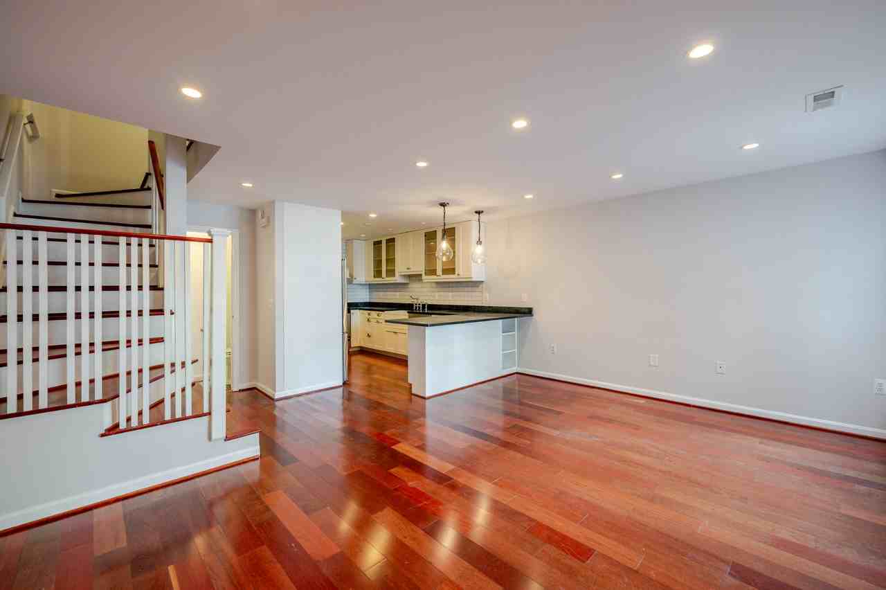 1111 Harvard St Nw #R - Photo 7 of 29
