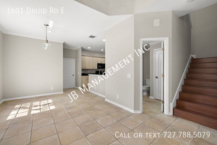 1601 Druid Rd E - Photo 5 of 24