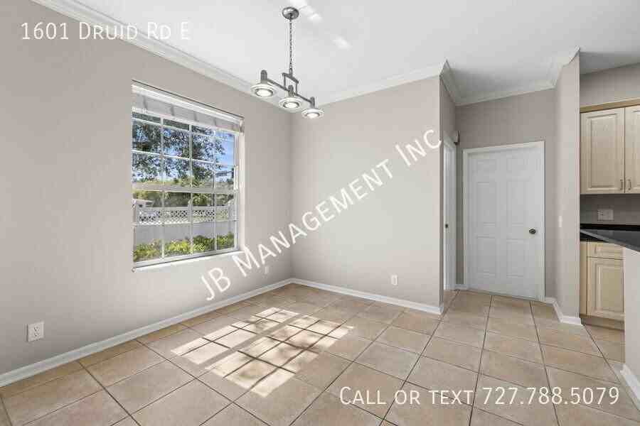 1601 Druid Rd E - Photo 6 of 24