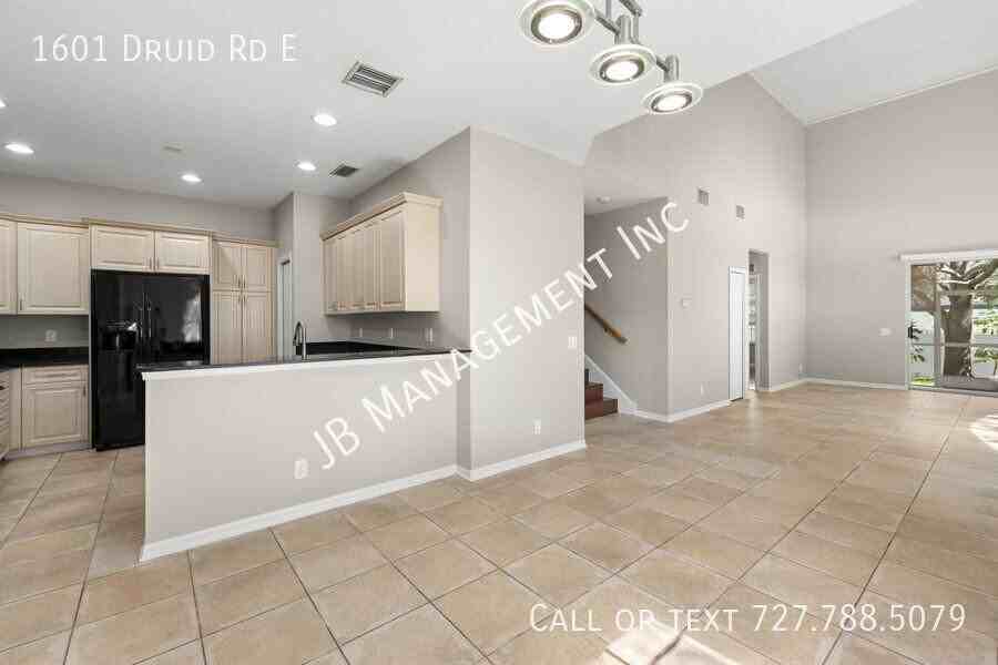 1601 Druid Rd E - Photo 7 of 24